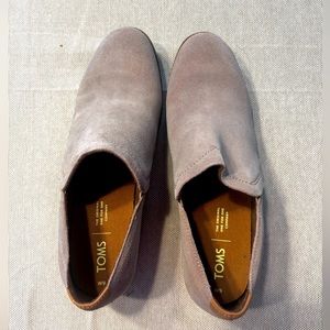 Tom’s slip on booties